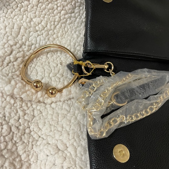 Stylish braided clutch purse with gold detailing - Picture 2 of 3